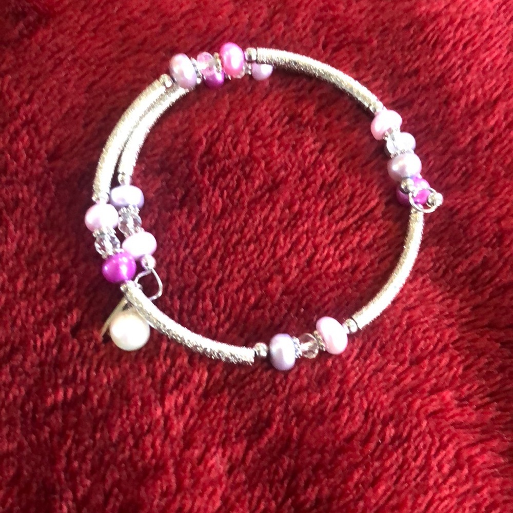 Vantel pearl bracelet.